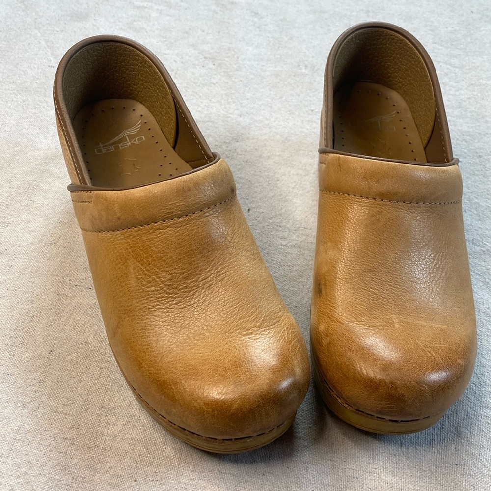 🌾Dansko- Clogs- Tan- 7.5 US